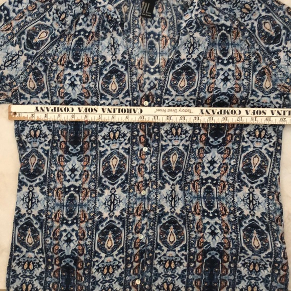 Pretty button down blouse - Picture 7 of 8